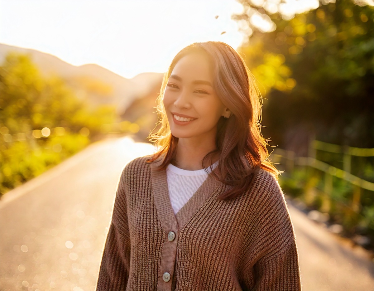 自然の中で輝く女性